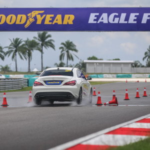 Goodyear Eagle F1 Asymmetric 3 Launch Action Shot_4